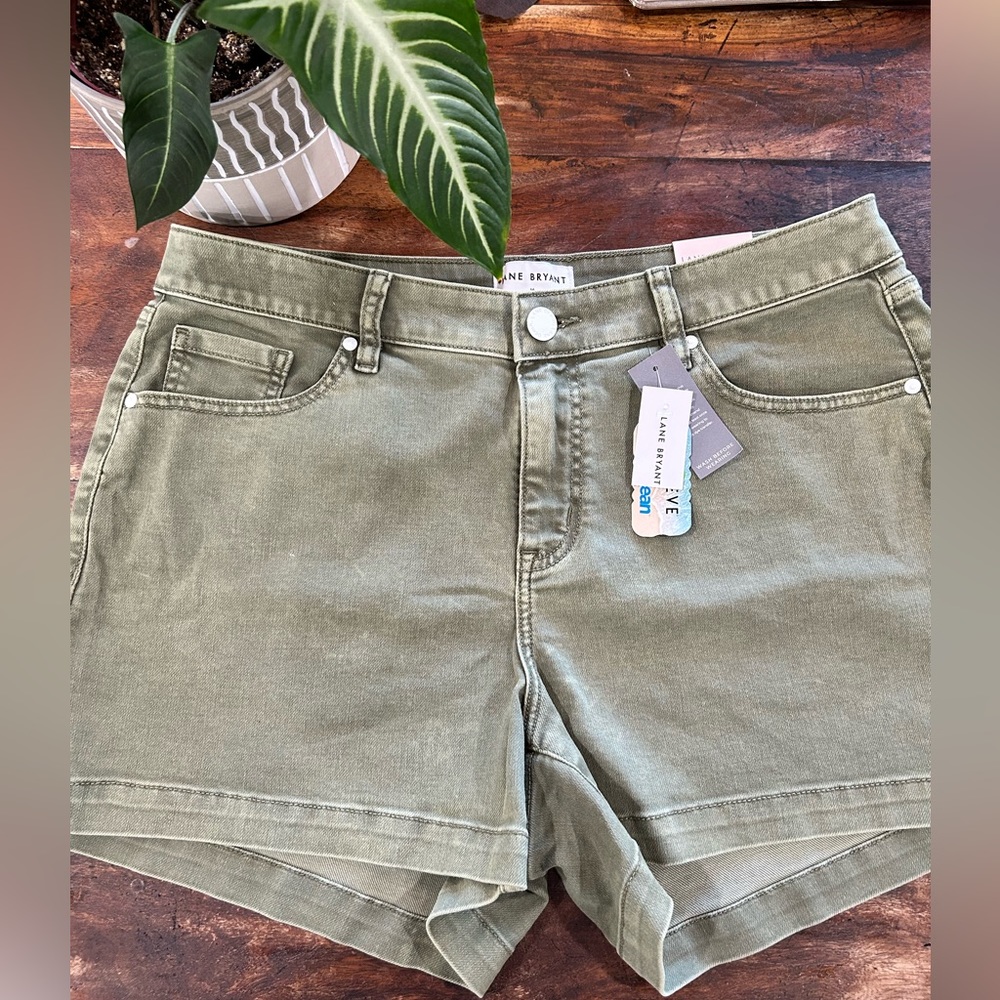 Lane Bryant MIDI Shorts Sz 16 NWT Moss Signature Fit Brand‎ New With tags